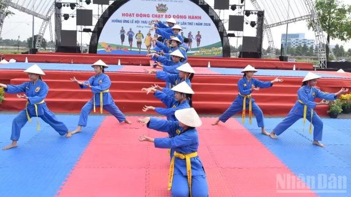 Hoạt động khai mạc chạy bộ đồng hành.