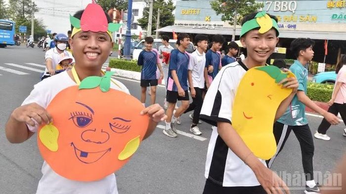 Độc, lạ trang phục của các bạn trẻ.