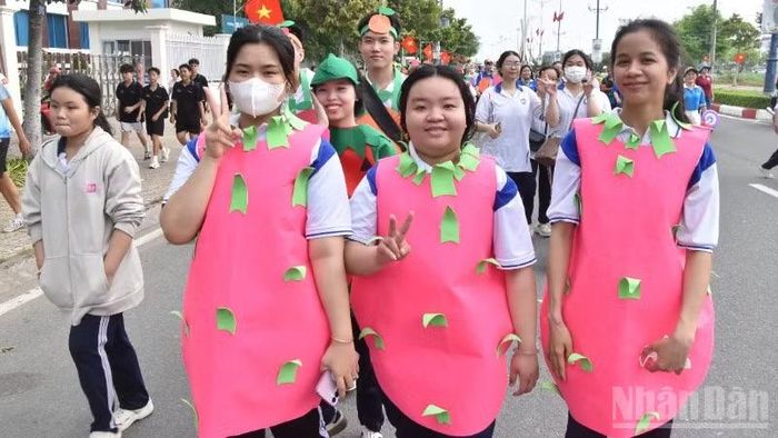 Các bạn trẻ rất thích trang phục độc lạ.