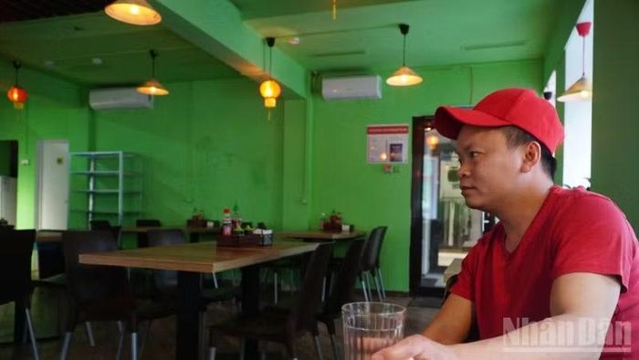 Anh Cường "đau đầu" vì chưa tìm được đầu bếp. (Ảnh: THANH THỂ)