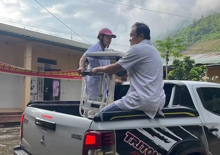 Ngoài nhân lực, mỗi chuyến về cơ sở khám, tư vấn sức khỏe miễn phí cho nhân dân thì ngành y tế phải đem theo các máy móc, trang thiết bị. Do vậy, rất cần thông tin việc khám đến nhân dân để việc khám được hiệu quả.
