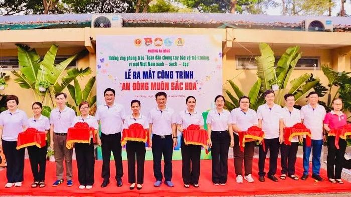 Phường An Đông ra mắt công trình “An Đông muôn sắc hoa” tại Trường trung học phổ thông Trần Khai Nguyên.