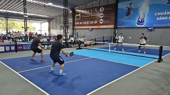 Các đôi nam thi đấu tranh giải Pickleball " Người làm báo Thanh Hóa" lần thứ 2.