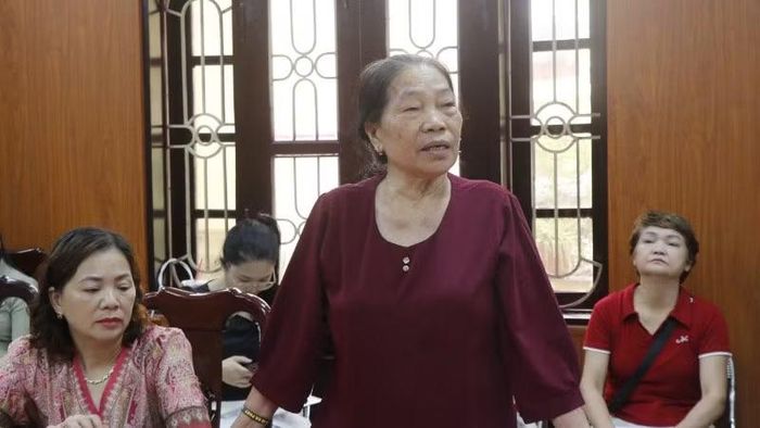 Người dân tham gia ý kiến tại hội nghị.