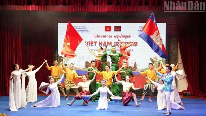 Tuần Văn hóa Việt Nam tại Campuchia năm 2026 được tổ chức vào cuối tháng 5 vừa qua đã góp phần tăng cường hiểu biết và gắn kết nhân dân hai nước. (Ảnh: ĐINH TRƯỜNG)