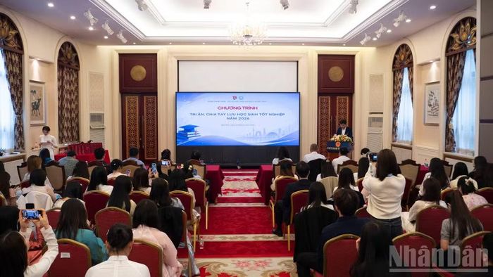 Toàn cảnh Chương trình tri ân, chia tay lưu học sinh tốt nghiệp năm 2026.
