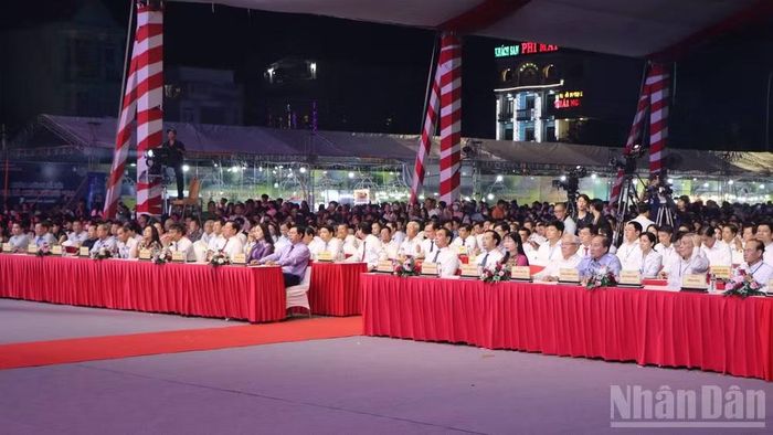 Các đại biểu tham dự lễ hội.
