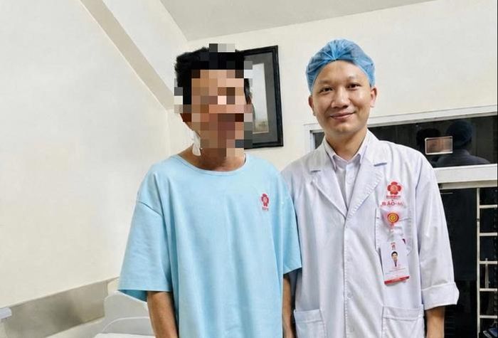BSCKI Võ Doãn Tiến và bệnh nhân phục hồi sau phẫu thuật