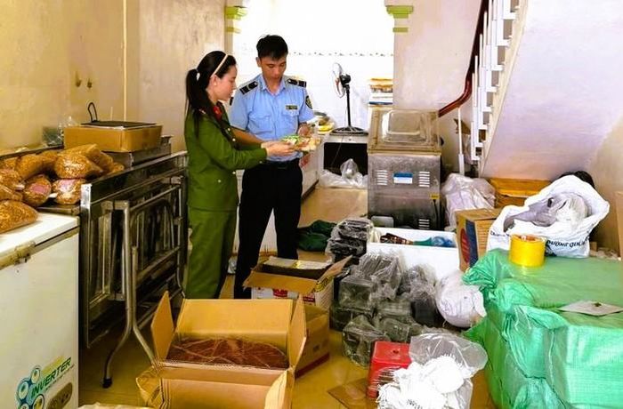 Số thực phẩm không rõ nguồn gốc, không đảm bảo an toàn vệ sinh thực phẩm được lực lượng chức năng ở Thanh Hóa phát hiện, thu giữ