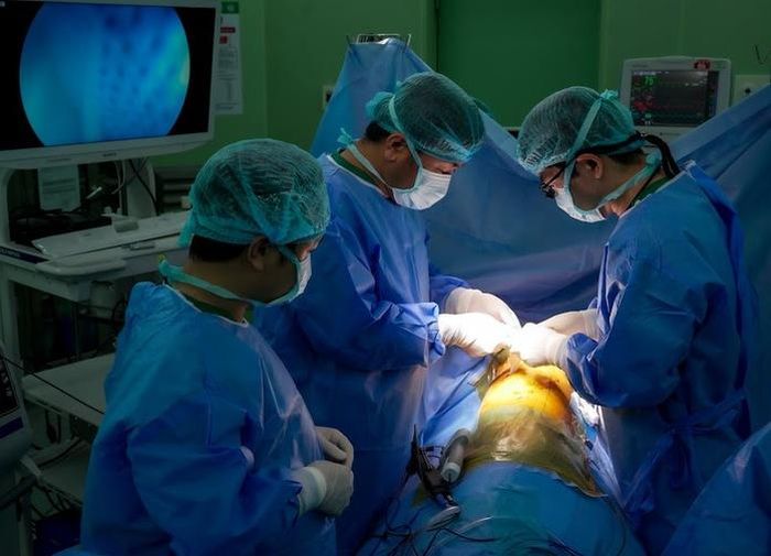 Ca phẫu thuật cho bệnh nhân ung thư tại Bệnh viện Bạch Mai