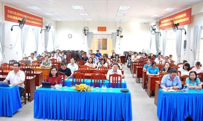 Đại biểu tham dự tại điểm cầu UBND phường Tăng Nhơn Phú.