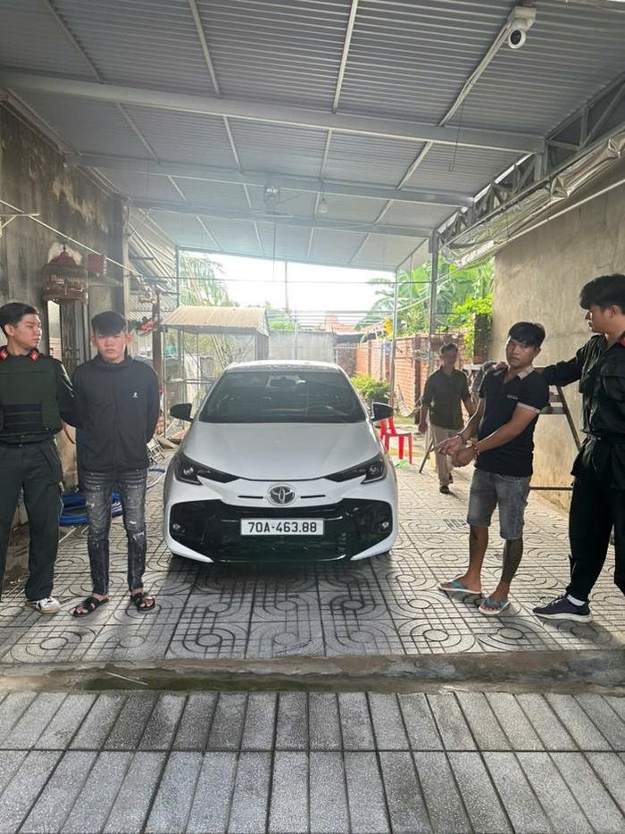 Lực lượng Công an tỉnh Tây Ninh kiểm tra một trong các địa điểm liên quan đến đường dây trộm chó quy mô lớn. Ảnh: Công an Tây Ninh
