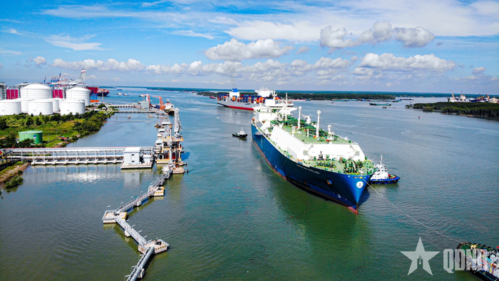  Hoạt động tại Kho cảng LNG Thị Vải.