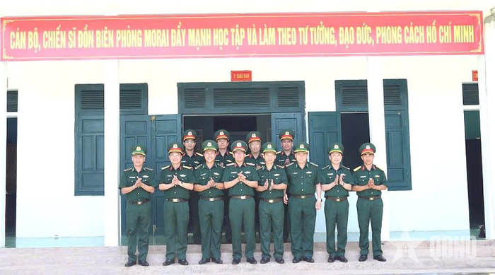  Đoàn công tác Quân khu 5 tại Đồn BP Mô Rai. 