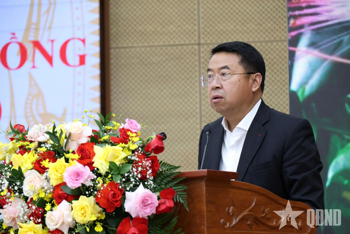  Đồng chí Tôn Thiện San, Giám đốc Sở Tài chính tỉnh Lâm Đồng trình bày bản tóm tắt quy hoạch tại hội nghị.