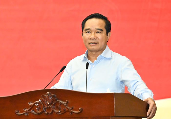  Chủ tịch UBND TPHCM Nguyễn Văn Được trình bày Chương trình hành động 21-CTrHĐ/TU tại hội nghị, sáng 6-6-2026. Ảnh: VIỆT DŨNG 