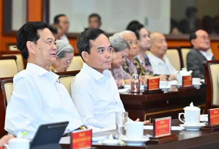  Nguyên Thủ tướng Nguyễn Tấn Dũng và Bí thư Thành ủy TPHCM Trần Lưu Quang dự hội nghị. Ảnh: VIỆT DŨNG 
