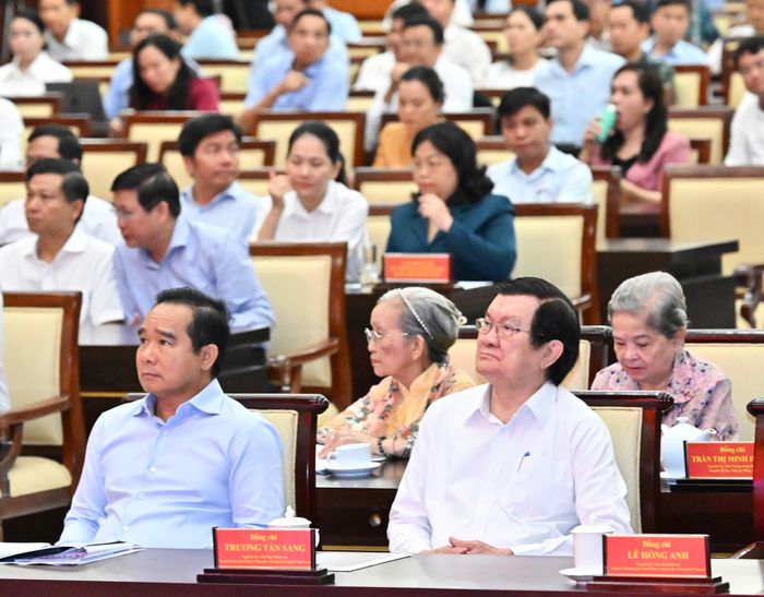  Nguyên Chủ tịch nước Trương Tấn Sang và Chủ tịch UBND TPHCM Nguyễn Văn Được dự hội nghị. Ảnh: VIỆT DŨNG 