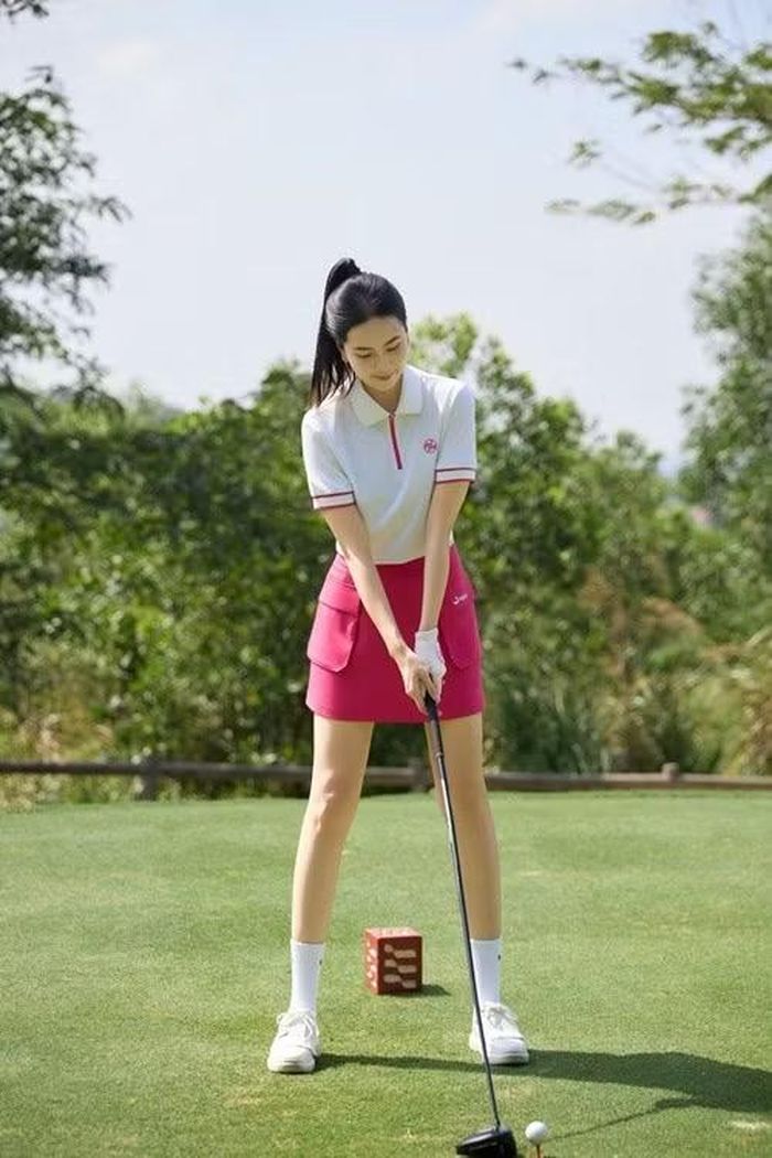 Golf là một trong những môn thể thao Mai Ngọc theo đuổi những năm gần đây. Nữ MC cho biết hiện cao 1m72 m, nặng 52 kg và sở hữu vòng eo 58 cm. Đây là thành quả sau thời gian dài kiên trì tập luyện và duy trì lối sống lành mạnh sau sinh.