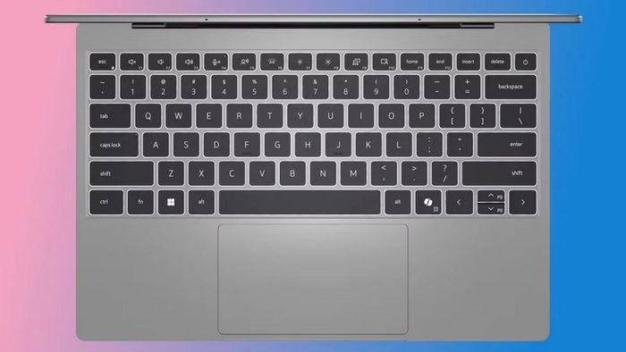 Khác với MacBook Neo sử dụng hệ thống tản nhiệt thụ động không quạt, Dell vẫn trang bị hai quạt làm mát chủ động trên XPS 13. Theo hãng, giải pháp này giúp thiết bị duy trì hiệu năng ổn định hơn khi hoạt động trong môi trường nhiệt độ cao hoặc khi xử lý các tác vụ kéo dài liên tục.
