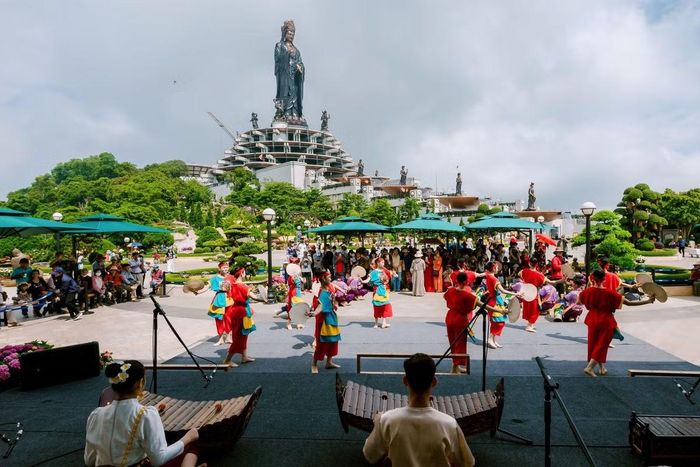 Nhiều hoạt động hoạt náo sôi động sẽ diễn ra trong dịp lễ hội nghệ nhân tạo hình hoa quả