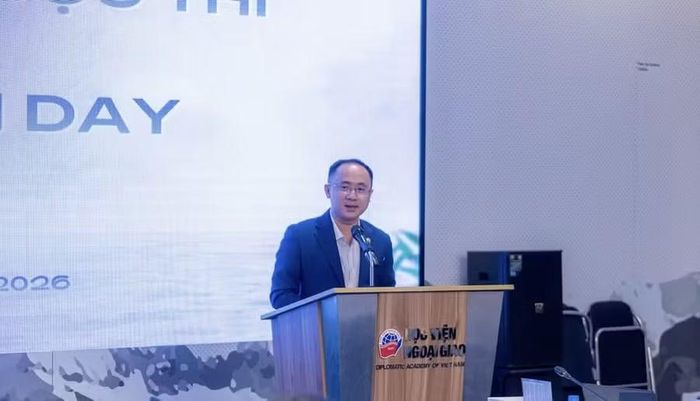 Tiến sĩ Nguyễn Đồng Anh - Phó Trưởng khoa phụ trách Khoa Truyền thông và Văn hóa Đối ngoại, Học viện Ngoại giao phát biểu tại lễ phát động. Ảnh: BTC