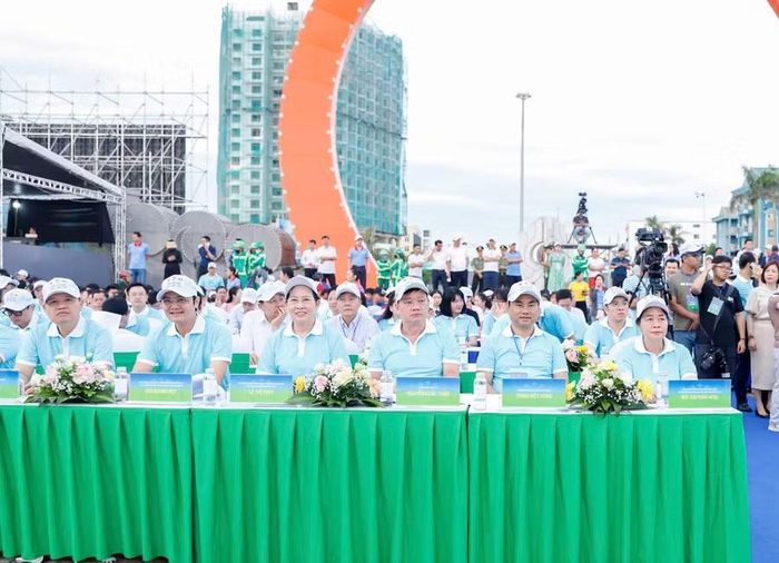 Các đại biểu dự lễ phát động. Ảnh: NN