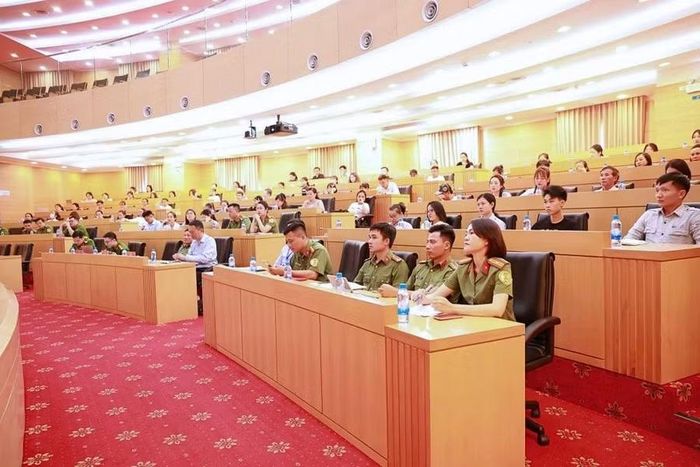 Hội nghị được tổ chức tại hội trường Tòa nhà hành chính Công ty TNHH Gang thép Hưng Nghiệp Formosa Hà Tĩnh (phường Vũng Áng). Ảnh CAHT