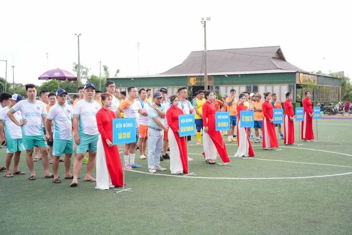 Năm nay giải đấu quy tụ hơn 100 nhà báo, phóng viên đến 6 đội bóng miền Trung.