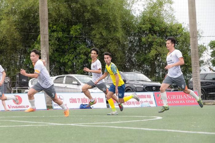 Ngay sau lễ Khai mạc đã diễn ra 2 trận tranh tài giữa FC Thanh Hóa - FC Báo chí Thường trú Hà Tĩnh...