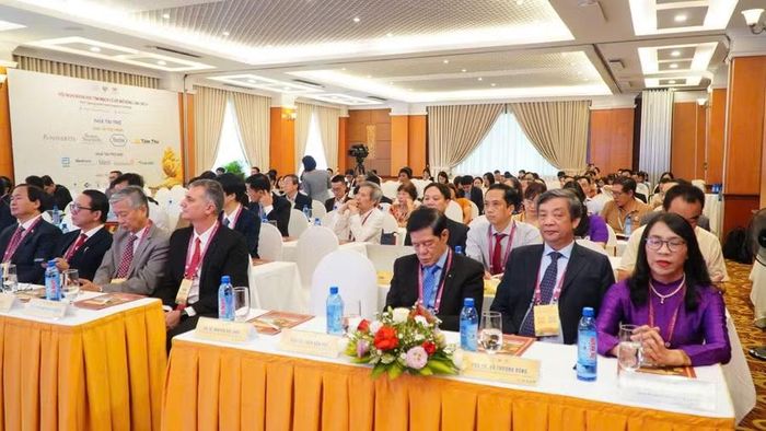 Nhiều chuyên gia đầu ngành tim mạch tham dự Hội nghị.