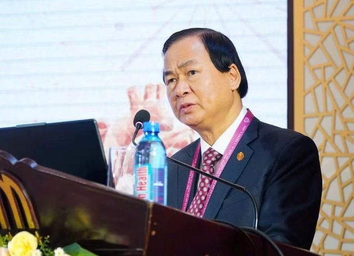 GS.TS Nguyễn Lân Việt, Phó Chủ tịch Thường trực Hội Tim mạch Việt Nam phát biểu tại Hội nghị.
