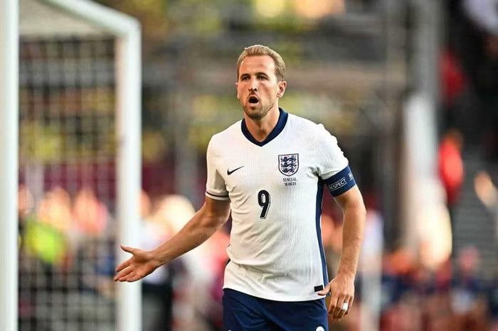 HLV người Đức cho rằng: “Tôi nghĩ đây đang là phiên bản tốt nhất của Harry Kane. Cậu ấy hoàn toàn sẵn sàng và chúng tôi không phải lo lắng bất cứ điều gì cả. Kane là cầu thủ quan trọng nhất của đội tuyển Anh".
