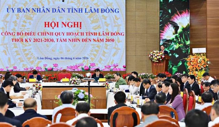 Toàn cảnh hội nghị.