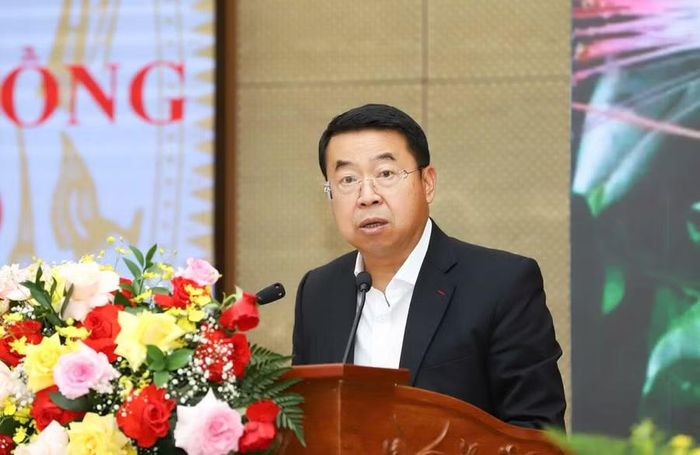 Ông Tôn Thiện San, Giám đốc Sở Tài chính báo cáo tóm tắt Quyết định phê duyệt điều chỉnh Quy hoạch tỉnh Lâm Đồng thời kỳ 2021-2030, tầm nhìn đến năm 2050.