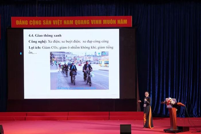 TS Vũ Thị Quyền - Trưởng bộ môn Khoa học sự sống, Trưởng ngành Công nghệ sinh học, Trường Đại học Văn Lang. Ảnh: HCMUE.