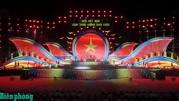 Chương trình góp phần nâng cao nhận thức cộng đồng về bảo vệ môi trường. Ảnh: Viết Lam