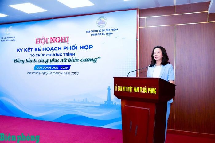 Đồng chí Trần Thu Hương, Chủ tịch Hội Liên hiệp Phụ nữ thành phố Hải Phòng phát biểu tại hội nghị. Ảnh: Nguyễn Khánh