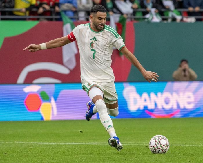 Mahrez sẽ được hỗ trợ bằng những ngôi sao trẻ trung như Maza, Aouar