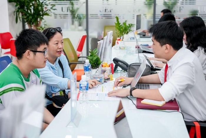 Chọn “đi sớm” một bước, thí sinh tăng lợi thế học bổng và giảm áp lực mùa thi.