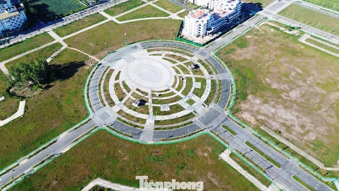 Theo Ban Quản lý dự án Green City Huế, tại một số công trình và tuyến đường trọng điểm thuộc dự án hiện đã trồng tổng cộng 2.272 cây xanh và trong quá trình nghiệm thu, bàn giao. Riêng tại công viên cây xanh, quảng trường khu hành chính tập trung đã trồng 564 cây, gồm 219 cây dầu rái, 331 cây phượng, 10 cây chò và 4 cây cau vua. Toàn bộ số cây này đã được bàn giao cho Ban Quản lý dự án Đầu tư xây dựng và Phát triển đô thị TP. Huế từ cuối năm 2024 đến đầu năm 2025.