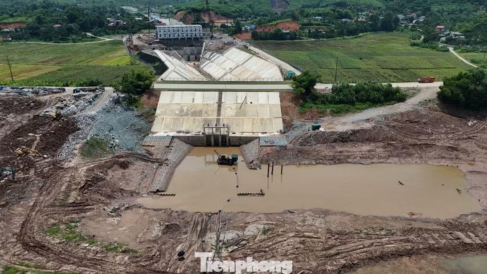 Trong tháng 8/2026 sẽ khánh thành toàn bộ dự án giai đoạn 2, nâng tổng công suất cấp nước của nhà máy lên 600.000m³/ngày đêm.