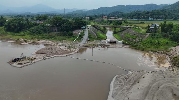 Để vận hành các máy bơm này, công ty đã phối hợp với ngành điện lắp đặt khẩn cấp 2 trạm biến áp chỉ trong vòng 15 ngày.