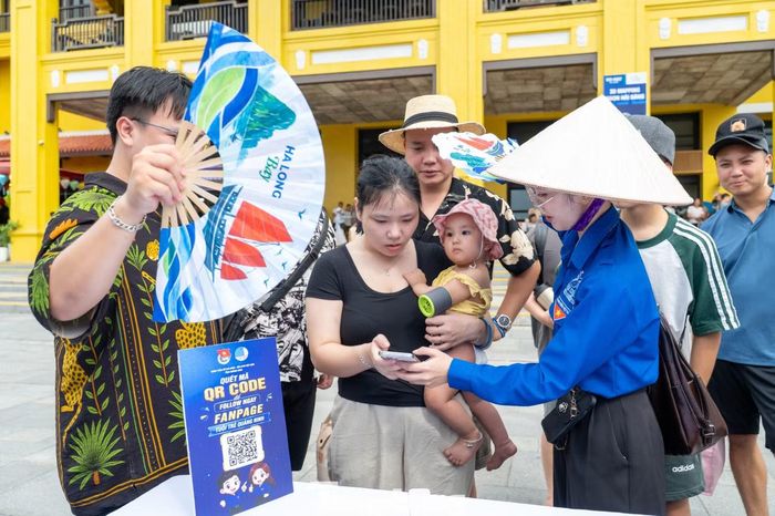 Tỉnh Đoàn Quảng Ninh tổ chức ra quân các đội hình thanh niên tình nguyện tuyên truyền về bảo vệ môi trường biển, giảm thiểu rác thải nhựa.