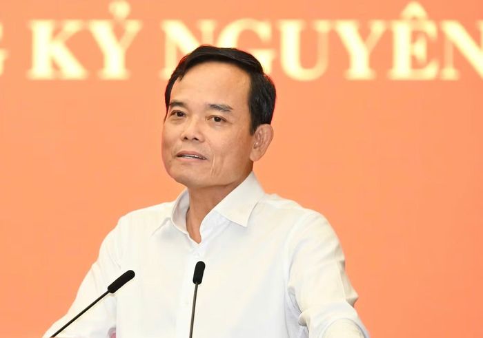 Bí thư Thành ủy TPHCM Trần Lưu Quang trao đổi tại hội nghị. Ảnh: Việt Dũng