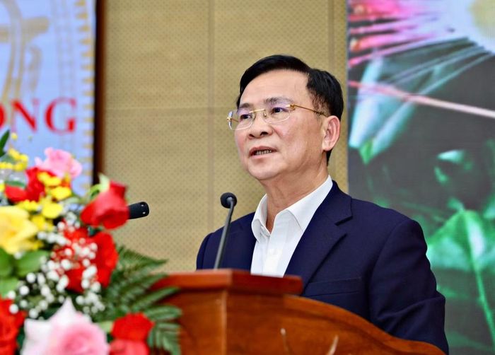 Ông Hồ Văn Mười - Chủ tịch UBND tỉnh Lâm Đồng, phát biểu tại hội nghị.