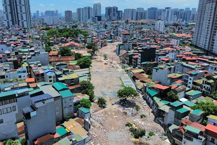 Trao đổi với Phóng viên, đại diện đơn vị thi công cho biết, tại khu vực Đầm Hồng đã được phường bàn giao 100% mặt bằng sạch để tiến hành dự án.