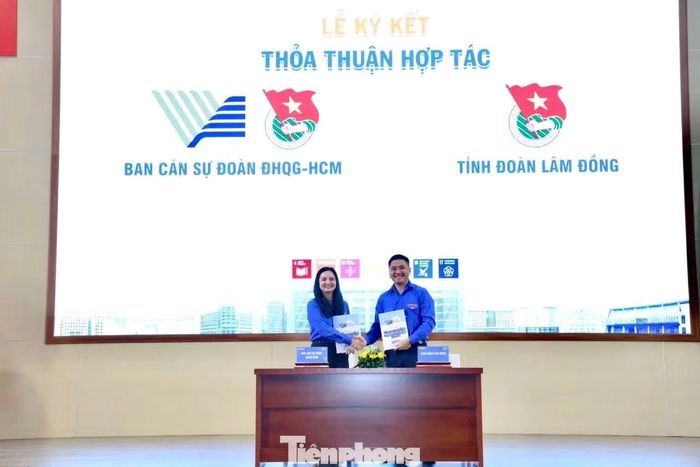Ban cán sự Đoàn Đại học Quốc gia TPHCM ký kết biên bản ghi nhớ cùng Tỉnh Đoàn Lâm Đồng triển khai các nội dung tình nguyện trọng điểm.