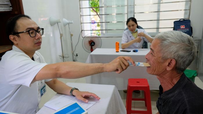 Nhóm người cao tuổi, người khuyết tật, hộ nghèo, hộ cận nghèo và người có công được ưu tiên trong đợt khám này.