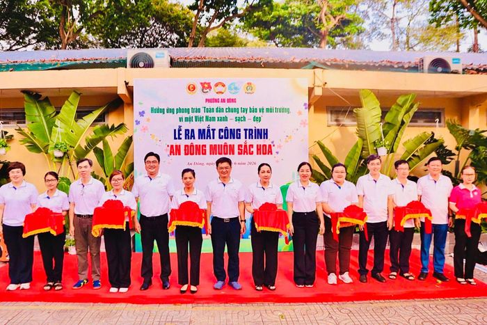 Lễ ra mắt công trình “An Đông muôn sắc hoa”.